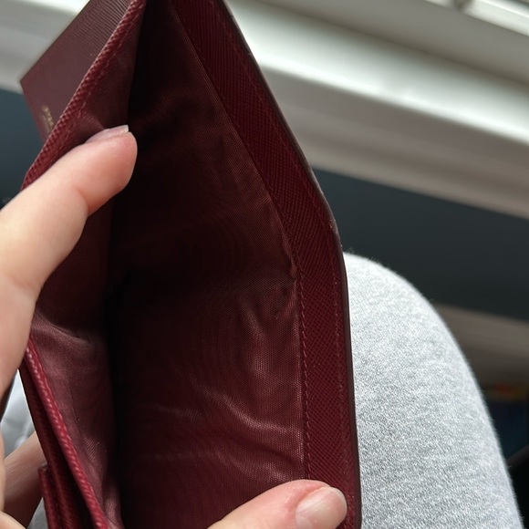 PRADA: Red Wallet Two Tone - Picture 9 of 9